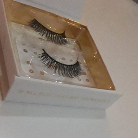 Battington Silk Eyelashes Monroe Discontinued - Picture 2 of 4